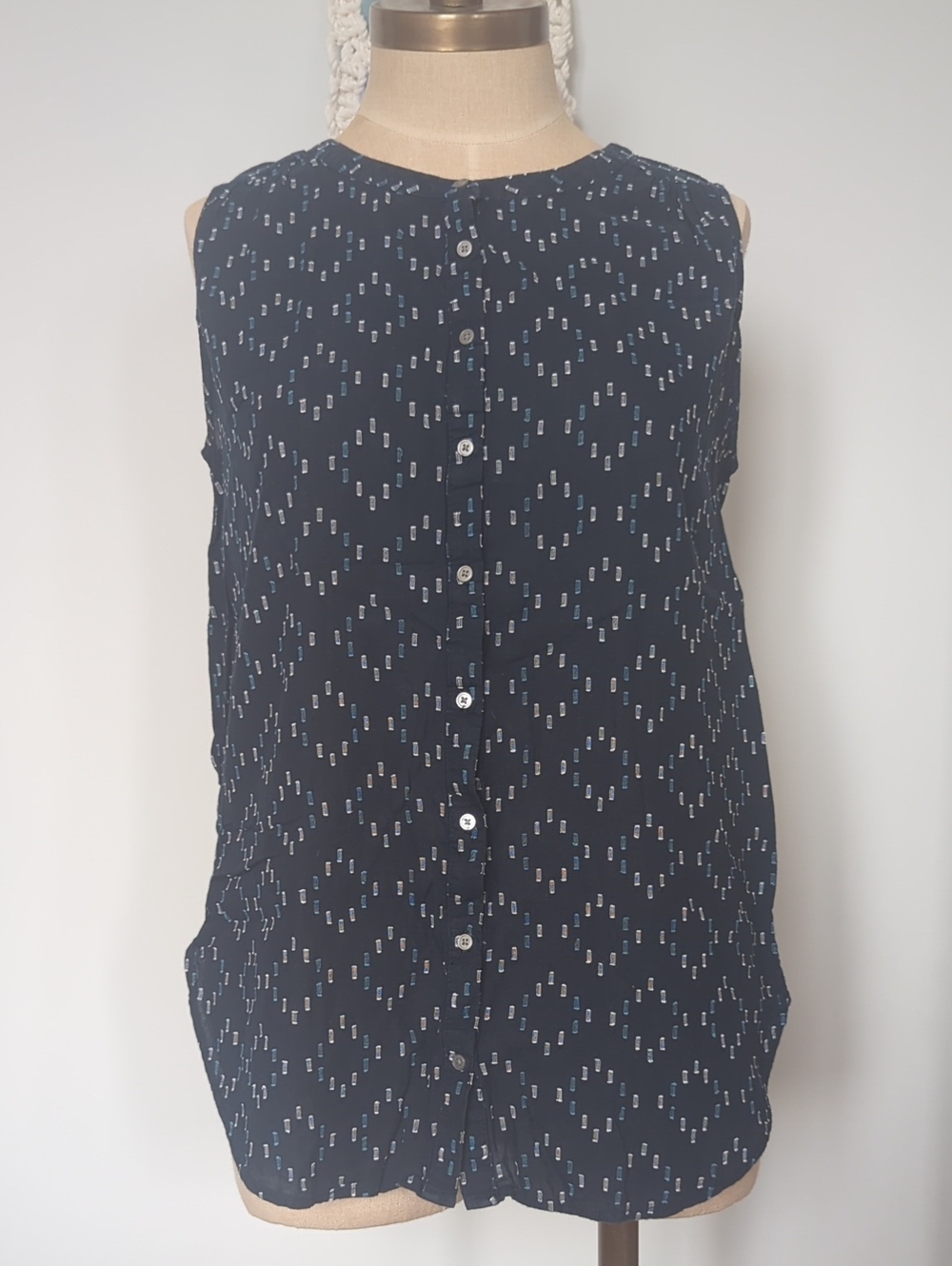 LOFT navy blue chevron clip sleeveless button down blouse